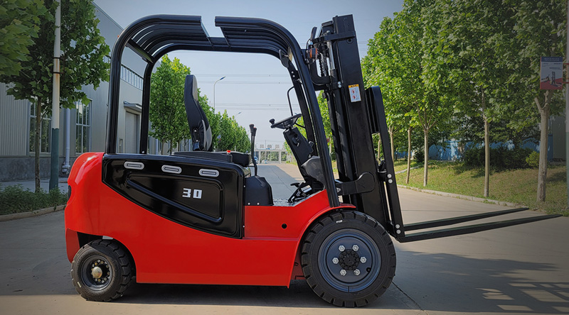 購買指南:站立式電動叉車與坐式電動叉車(圖1) 坐式電動叉車